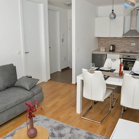 Apartment Leon Sa Privatnim Parkingom Zadar Exterior photo